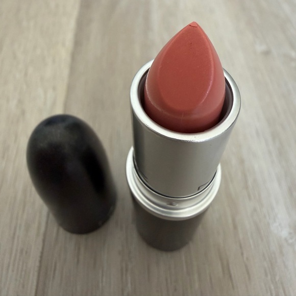 MAC Cosmetics Hue Lipstick. - Picture 2 of 6